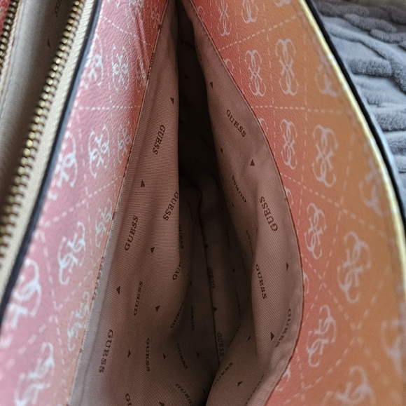 βοΈ Guess Ombre Tote π - Picture 5 of 7